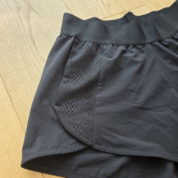 ADIDAS BLACK ATHLETIC SHORTS - XS - Picture 12 of 12